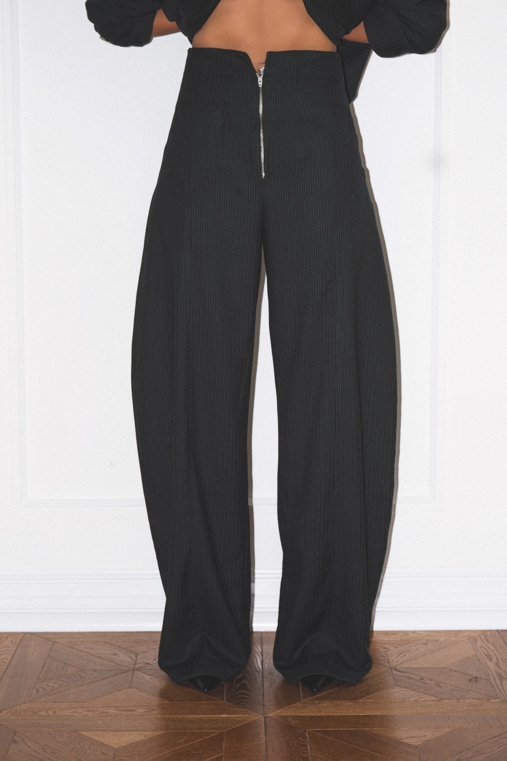 MONARQUE Pants